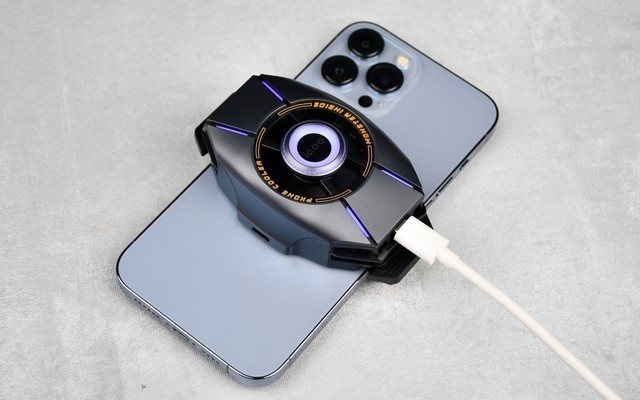 手机里加个散热风扇,真能利大于弊?