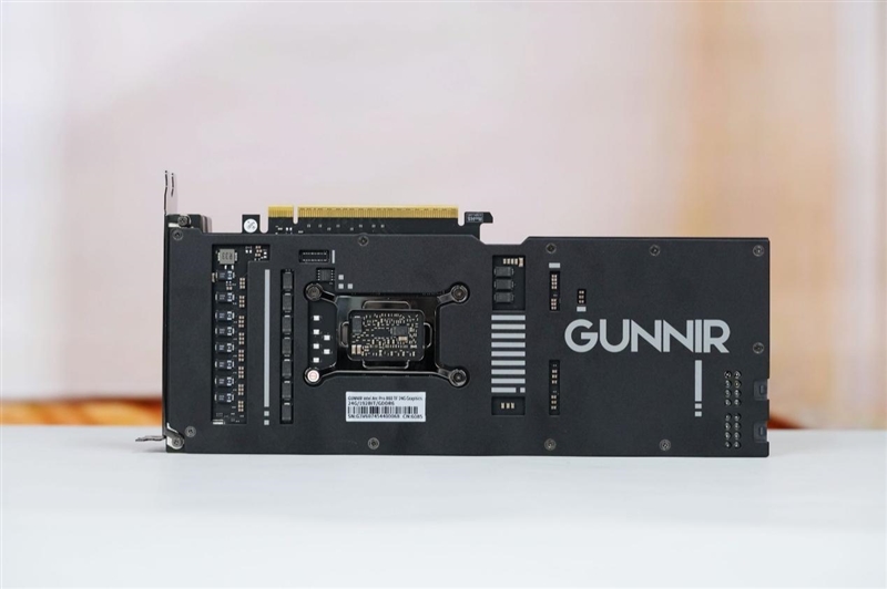 4张96GB显存暴力输出!英特尔锐炫Pro B60和长城世恒X-AIGC工作站评测:可满足千人同时在线聊天