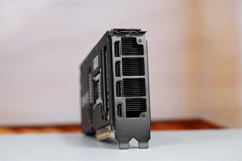 4张96GB显存暴力输出!英特尔锐炫Pro B60和长城世恒X-AIGC工作站评测:可满足千人同时在线聊天