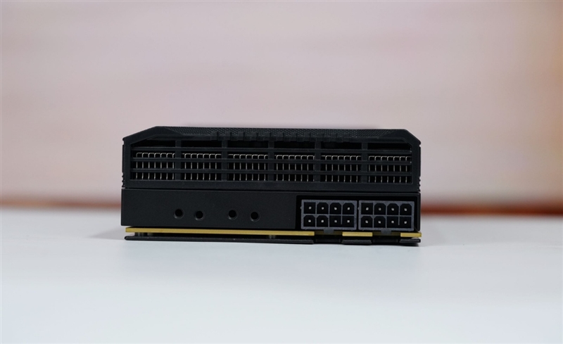 4张96GB显存暴力输出!英特尔锐炫Pro B60和长城世恒X-AIGC工作站评测:可满足千人同时在线聊天