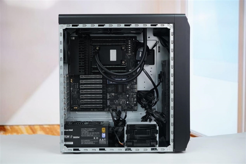 4张96GB显存暴力输出!英特尔锐炫Pro B60和长城世恒X-AIGC工作站评测:可满足千人同时在线聊天