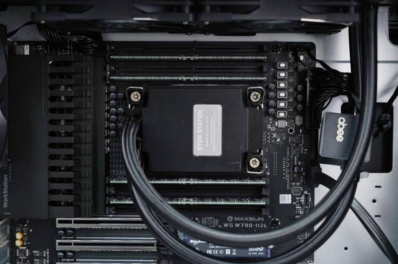 4张96GB显存暴力输出!英特尔锐炫Pro B60和长城世恒X-AIGC工作站评测:可满足千人同时在线聊天