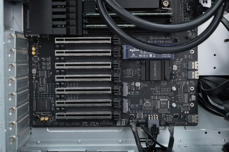 4张96GB显存暴力输出!英特尔锐炫Pro B60和长城世恒X-AIGC工作站评测:可满足千人同时在线聊天