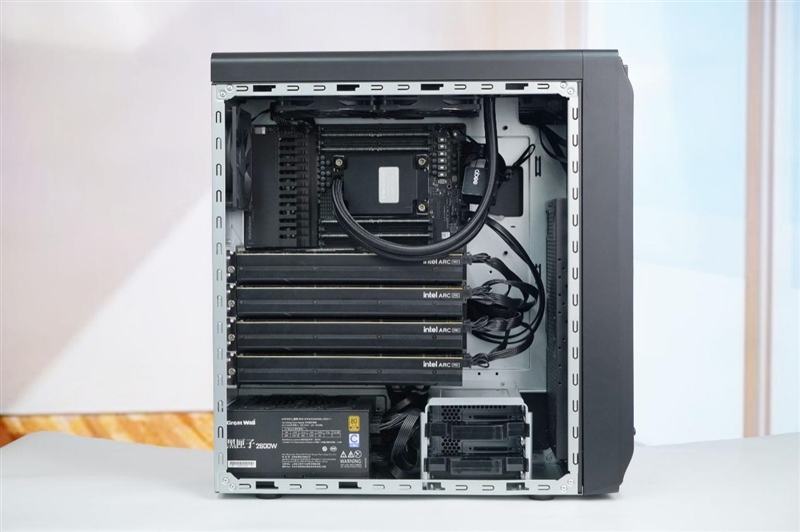 4张96GB显存暴力输出!英特尔锐炫Pro B60和长城世恒X-AIGC工作站评测:可满足千人同时在线聊天