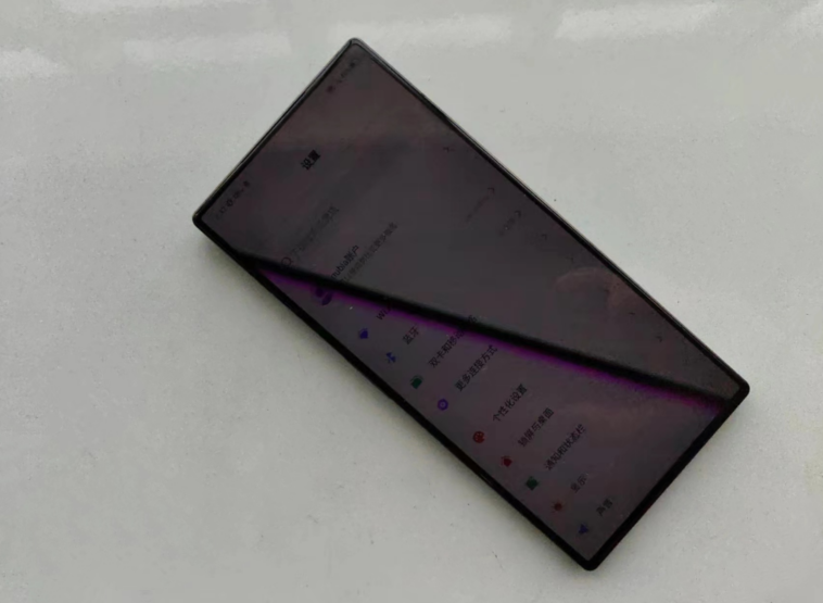 Get一点:晚上玩手机累眼睛的原因找到了!