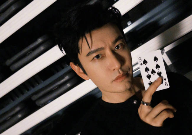 黄晓明回应在傲门输掉十几亿：AI技术伪造的假新闻