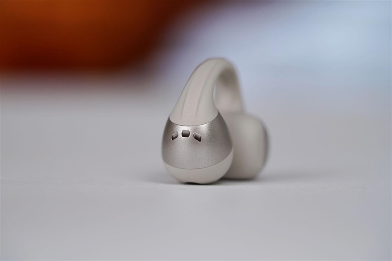 299 元卷出天际!哈趣 Ace1 耳机评测:自带 AI 翻译与会议纪要 它真能平替千元旗舰