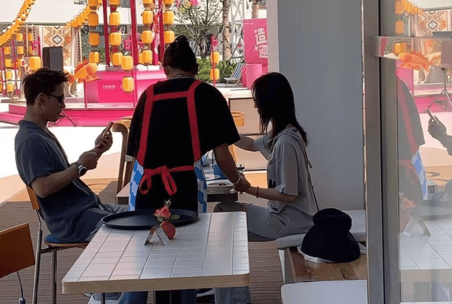 吴谨言洪尧海南度假被偶遇 享受二人世界恩爱幸福