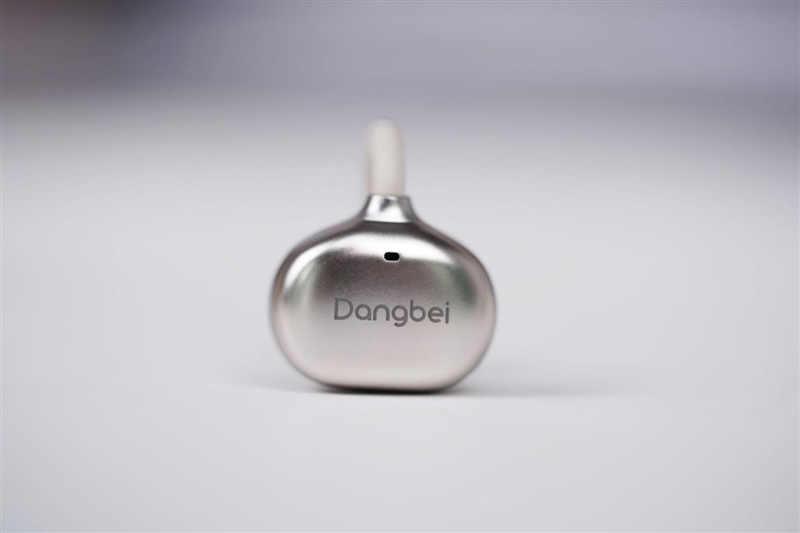 当耳机带了AMOLED屏 当贝Air1深度评测:是时尚耳饰 更是地表最强 AI 耳机