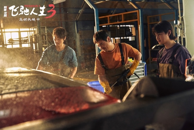 电影《飞驰人生3》发布“七年飞驰”版特辑 韩寒沈腾携飞驰天团分线路演欢乐拜年