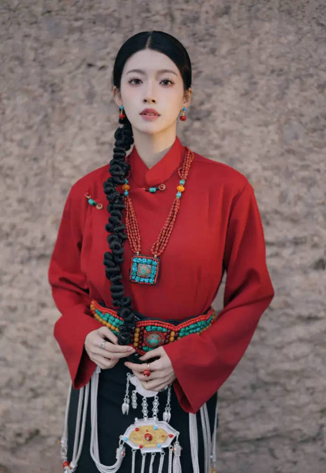 蔡思贝官方资料被TVB删除 或已正式离巢TVB