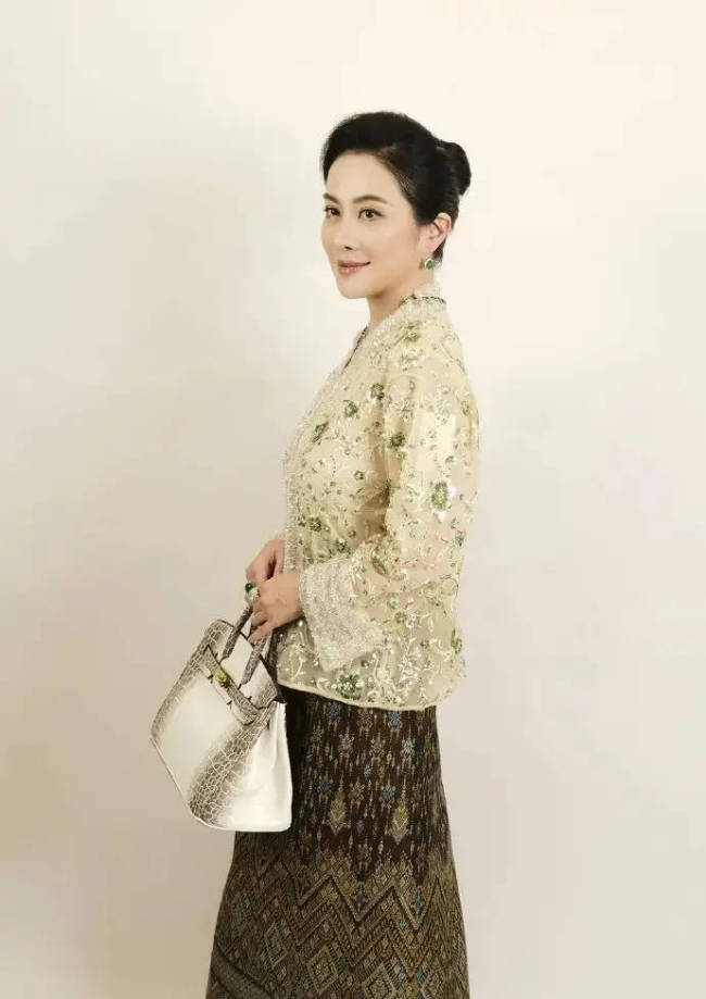 叶璇直言拍短剧老爽了 否认自带珠宝进组