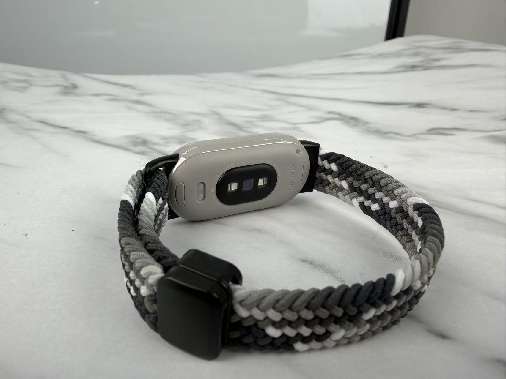 小米手环10陶瓷版评测：价格是手表零头，真能行？