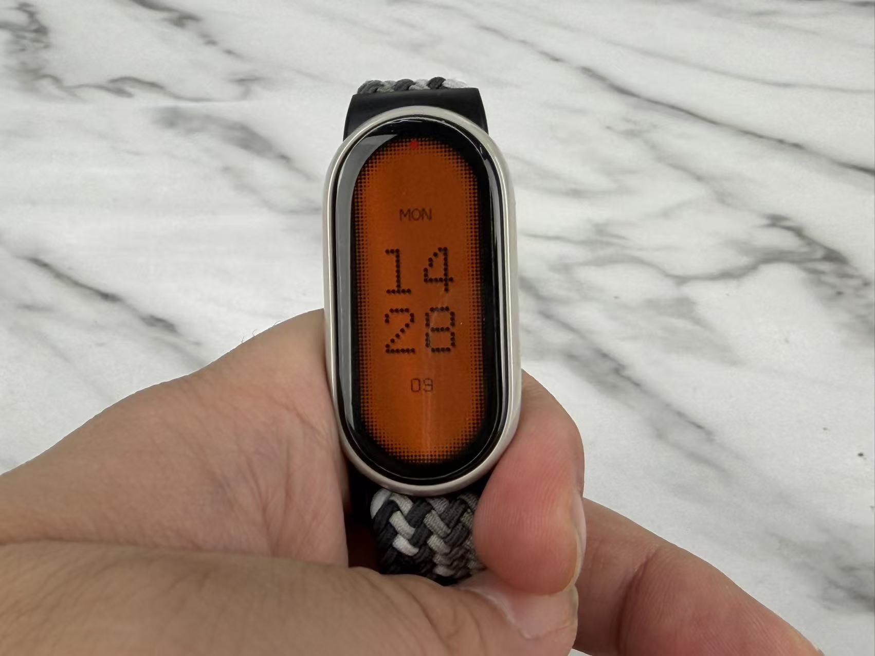 小米手环10陶瓷版评测：价格是手表零头，真能行？