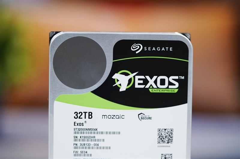 希捷银河Exos 32TB评测：机械硬盘巅峰！容量速度可靠性都无可挑剔