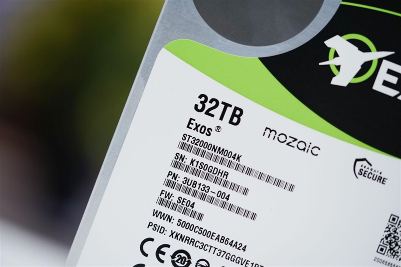 希捷银河Exos 32TB评测：机械硬盘巅峰！容量速度可靠性都无可挑剔