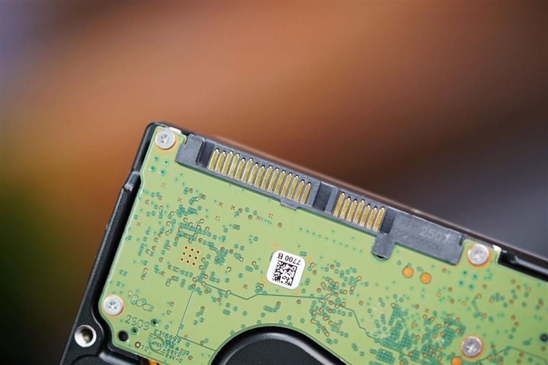 希捷银河Exos 32TB评测：机械硬盘巅峰！容量速度可靠性都无可挑剔