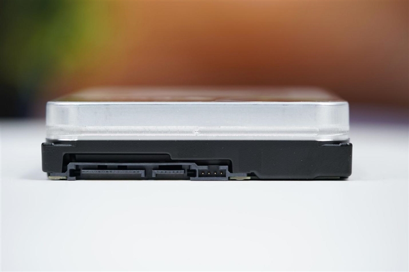 希捷银河Exos 32TB评测：机械硬盘巅峰！容量速度可靠性都无可挑剔