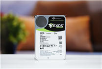 希捷银河Exos 32TB评测：机械硬盘巅峰！容量速度可靠性都无可挑剔