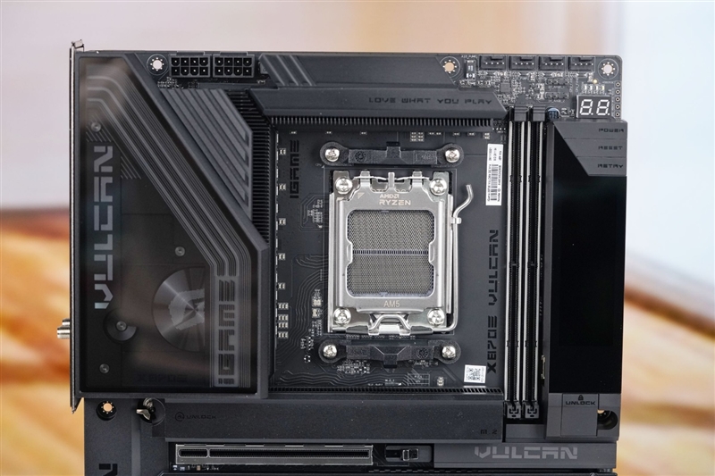 AMD X3D最强优化！七彩虹iGame X870E Vulcan OC V14火神主板评测：专属优化 温度更低性能更强