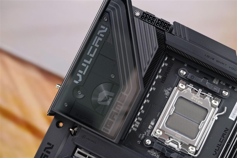 AMD X3D最强优化！七彩虹iGame X870E Vulcan OC V14火神主板评测：专属优化 温度更低性能更强