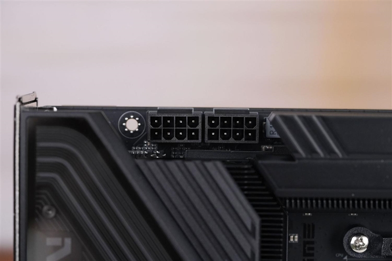 AMD X3D最强优化！七彩虹iGame X870E Vulcan OC V14火神主板评测：专属优化 温度更低性能更强