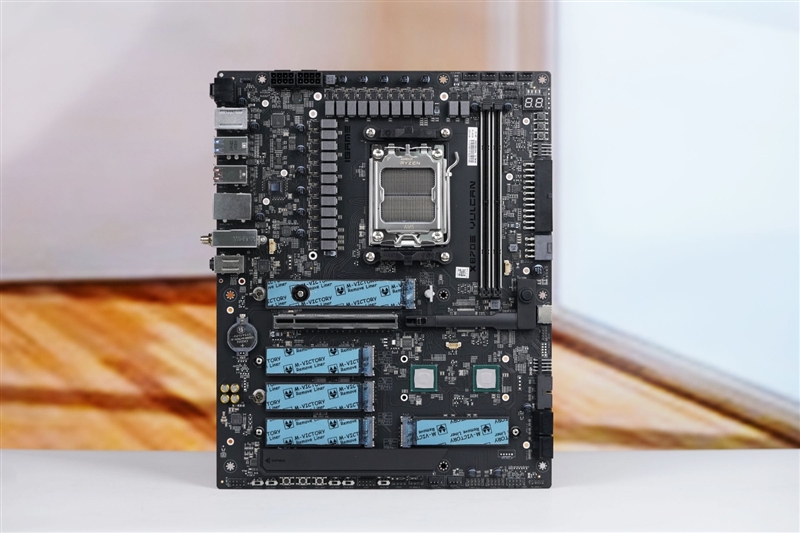 AMD X3D最强优化！七彩虹iGame X870E Vulcan OC V14火神主板评测：专属优化 温度更低性能更强