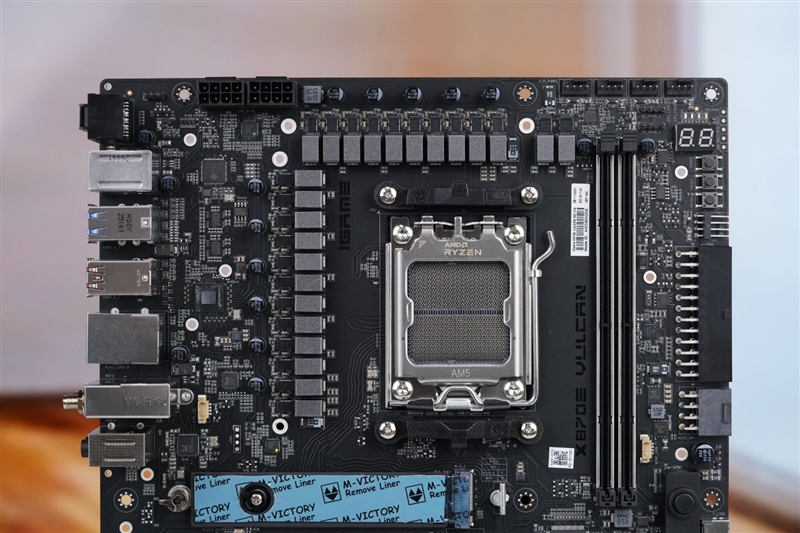 AMD X3D最强优化！七彩虹iGame X870E Vulcan OC V14火神主板评测：专属优化 温度更低性能更强