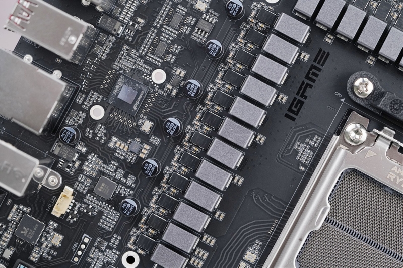 AMD X3D最强优化！七彩虹iGame X870E Vulcan OC V14火神主板评测：专属优化 温度更低性能更强