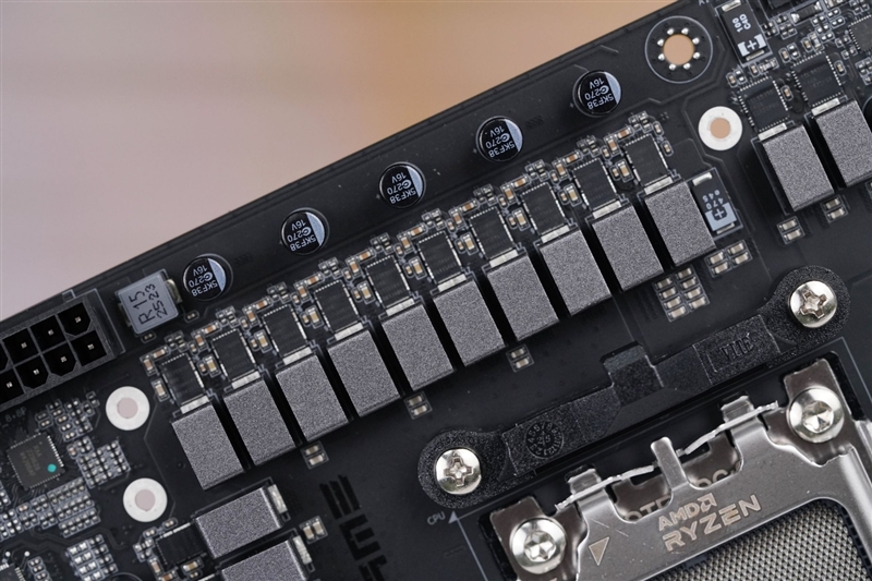 AMD X3D最强优化！七彩虹iGame X870E Vulcan OC V14火神主板评测：专属优化 温度更低性能更强