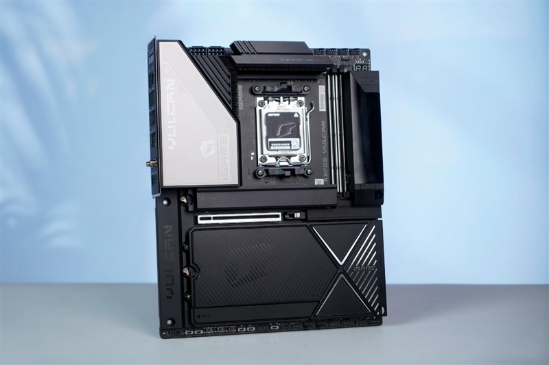 AMD X3D最强优化！七彩虹iGame X870E Vulcan OC V14火神主板评测：专属优化 温度更低性能更强