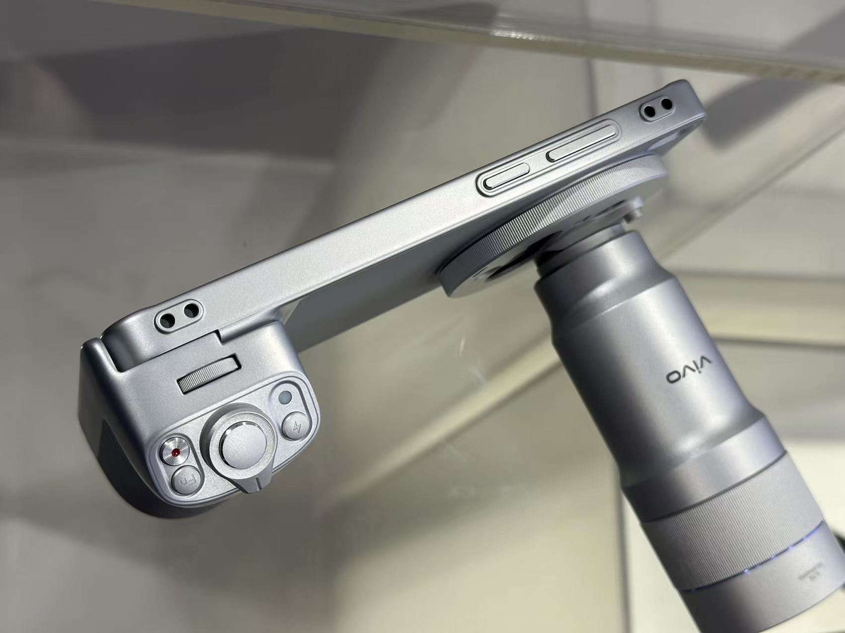 vivo X300 Ultra MWC全球首秀 专业摄影装备塞进手机