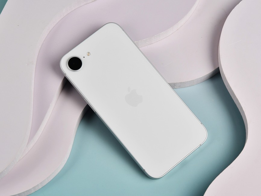 旧瓶装新酒，好喝不好喝？iPhone 17e全面评测