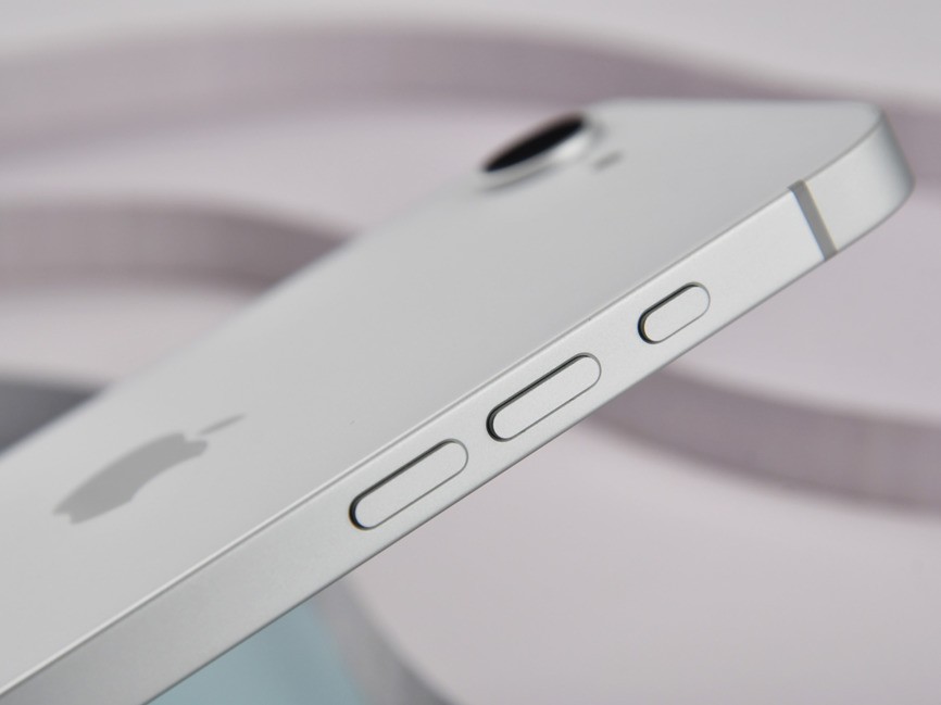 旧瓶装新酒，好喝不好喝？iPhone 17e全面评测