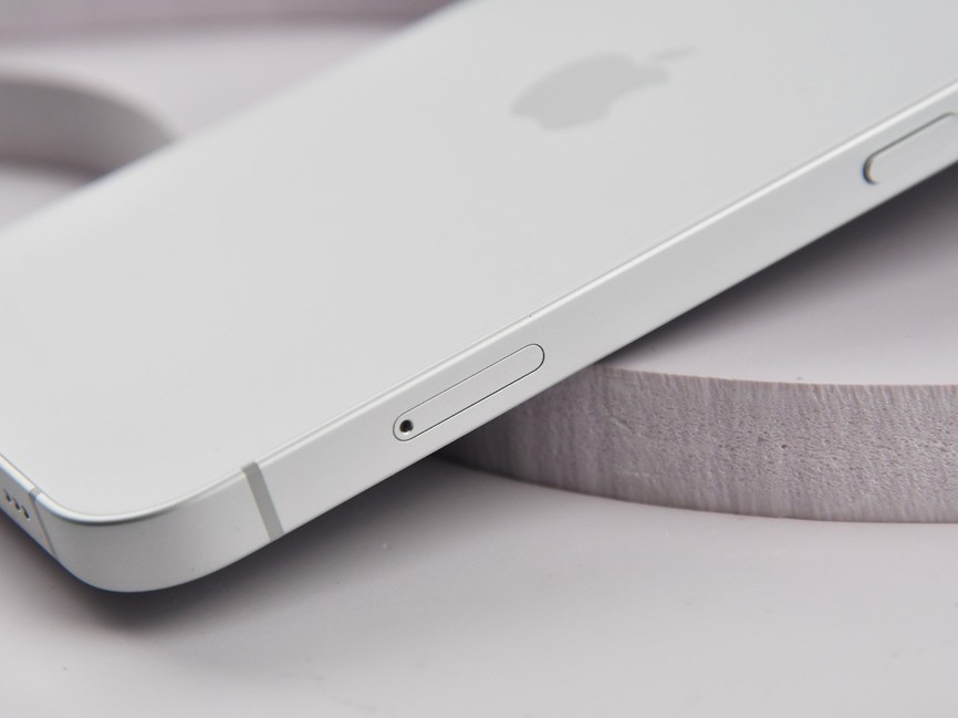 旧瓶装新酒，好喝不好喝？iPhone 17e全面评测