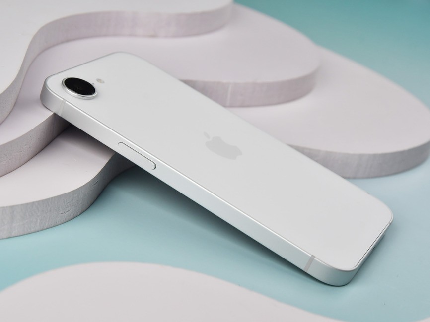 旧瓶装新酒，好喝不好喝？iPhone 17e全面评测