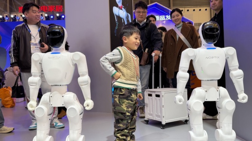 人形机器人冲刺“万台交付”，供应链是规模化最大挑战