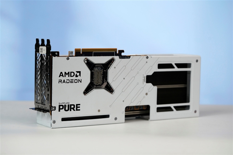 AMD RX 9070 XT实战《生化危机安魂曲》:帧数反超RTX 5070 Ti!FSR 4体验无损光追