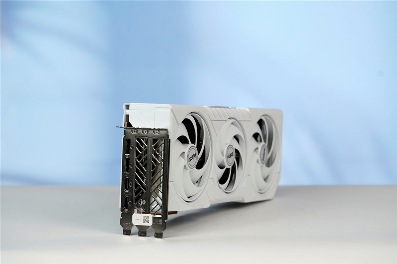 AMD RX 9070 XT实战《生化危机安魂曲》:帧数反超RTX 5070 Ti!FSR 4体验无损光追