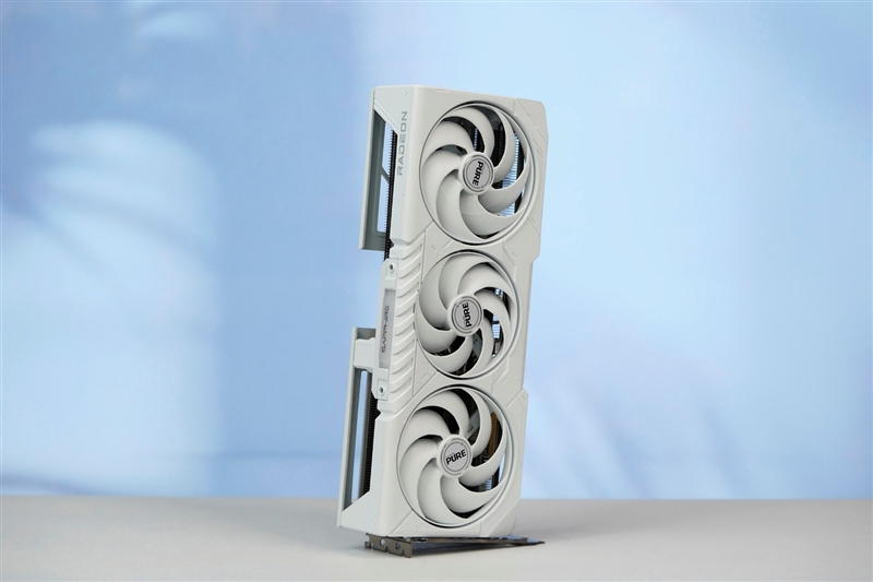 AMD RX 9070 XT实战《生化危机安魂曲》:帧数反超RTX 5070 Ti!FSR 4体验无损光追