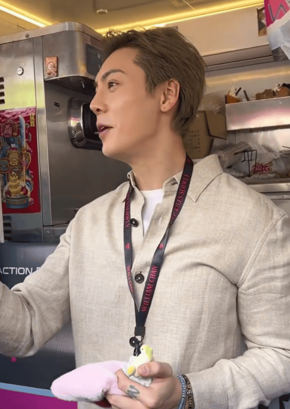 陈伟霆否认英皇演唱会没有请他：我只是逗你们一下