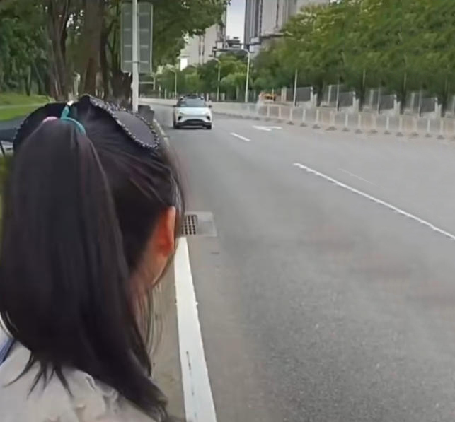 马上评丨这段无人驾驶网约车视频，为何火到了国外