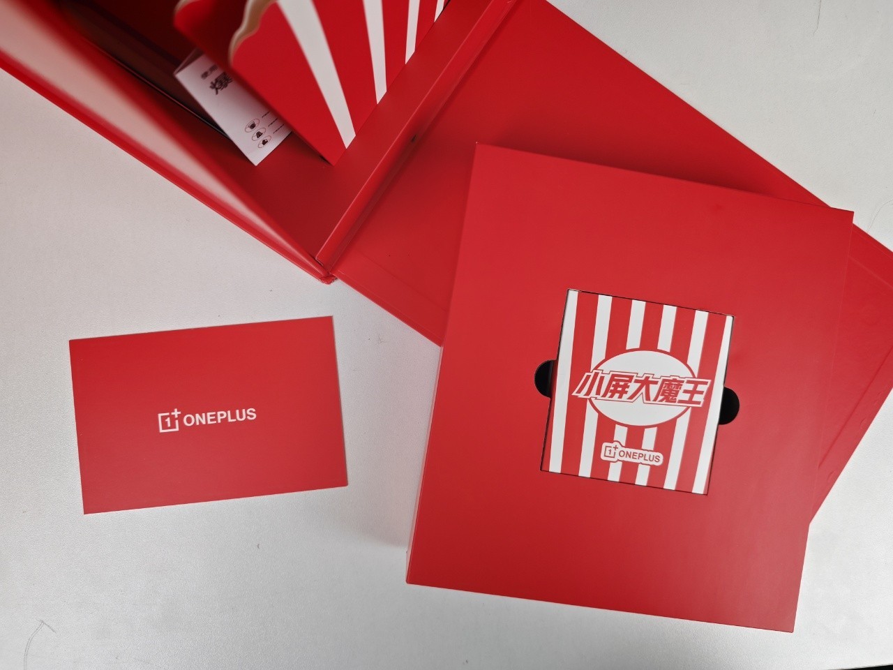 一加 15T 发布会邀请函:小屏大魔王,又小又强又美又全面