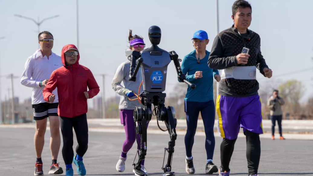 300多台机器人跑半马！2026人形机器人半程马拉松4月开跑