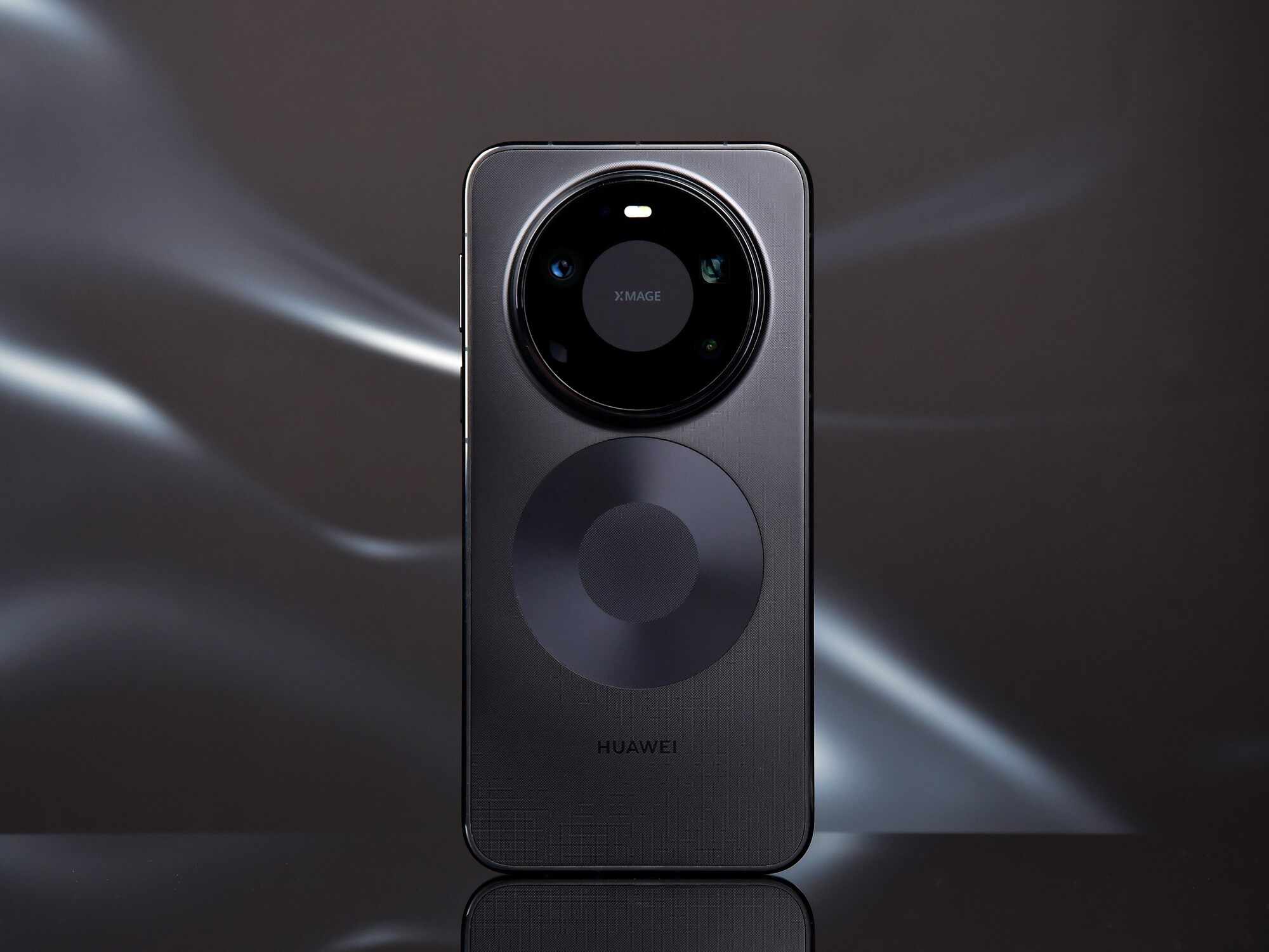 华为 Mate80 Pro Max风驰版上手 独立隐藏散热太巧妙