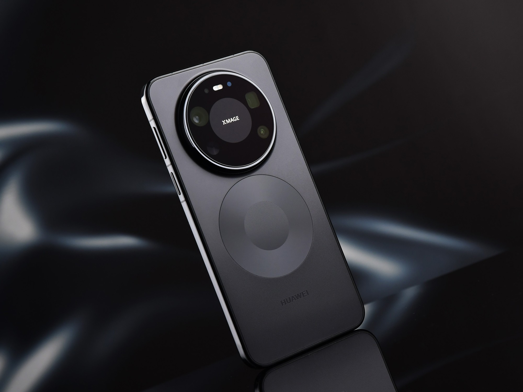 华为 Mate80 Pro Max风驰版上手 独立隐藏散热太巧妙