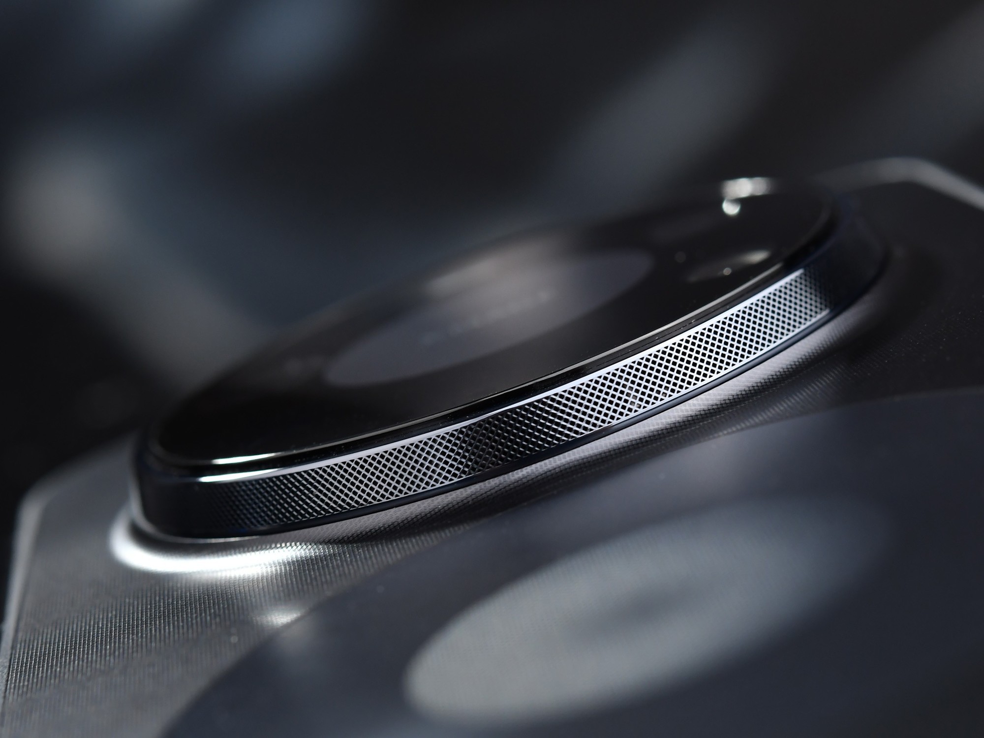 华为 Mate80 Pro Max风驰版上手 独立隐藏散热太巧妙