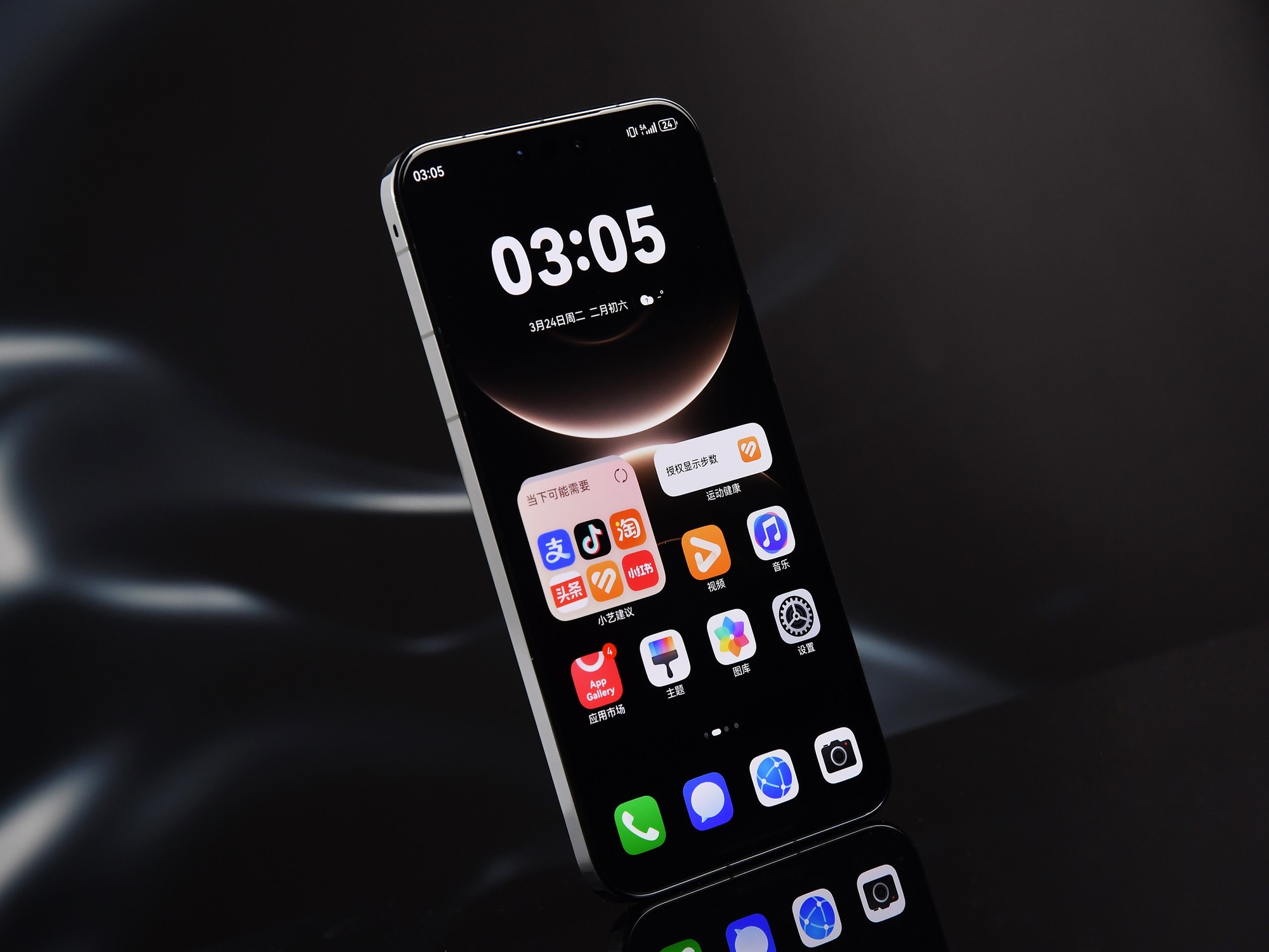 华为 Mate80 Pro Max风驰版上手 独立隐藏散热太巧妙