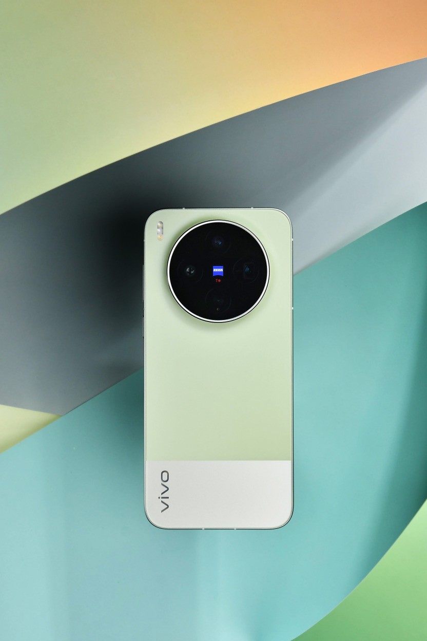 vivo X300s全面评测:把「长枪短炮」装进超能「小V单」