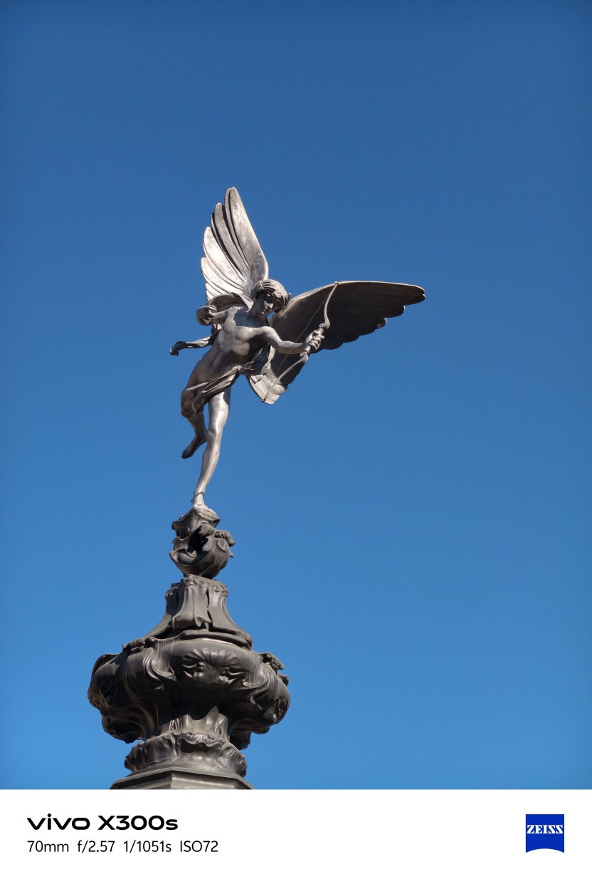 vivo X300s全面评测:把「长枪短炮」装进超能「小V单」